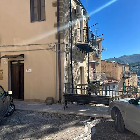 Dal Castello Al Mare